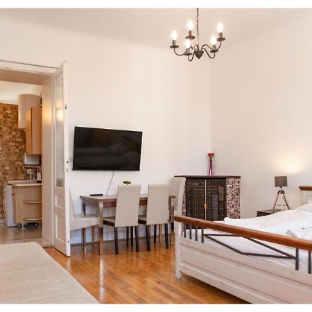 Cheerful 2Br Apartment - Suitable For Longstays Wien Exteriör bild
